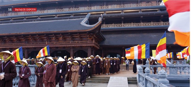 Tăng Ni sinh Học viện Phật giáo VN tại Hà Nội phục vụ trong Đại lễ Vesak Liên Hiệp Quốc năm 2019 - Ảnh: Bảo Toàn