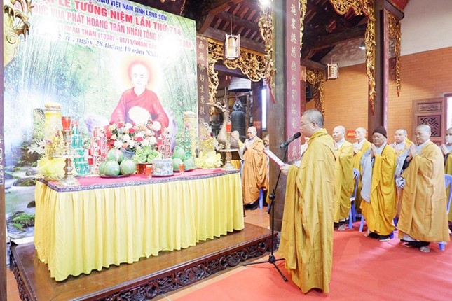 Thượng tọa Thích Quảng Truyền tuyên đọc văn tưởng niệm của Trung ương GHPGVN.