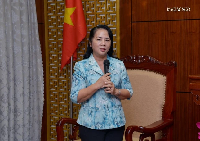 Bà Trần Kim Yến thăm hỏi, chúc mừng chư tôn đức đoàn Đại biểu GHPGVN TP.HCM sẽ tham dự Đại hội đại biểu Phật giáo toàn quốc lần thứ IX Bà Trần Kim Yến thăm hỏi, chúc mừng chư tôn đức đoàn Đại biểu GHPGVN TP.HCM sẽ tham dự Đại hội đại biểu Phật giáo toàn quốc lần thứ IX