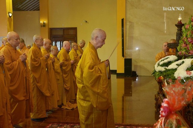 Trong giây phút thiêng liêng tại Tổ đường Việt Nam Quốc Tự