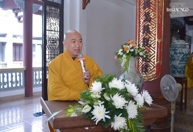 Thượng tọa Thích Phước Nguyên, Phó Tổng Thư ký Hội đồng Trị sự kiêm Chánh Văn phòng II Trung ương GHPGVN phát biểu cảm tạ