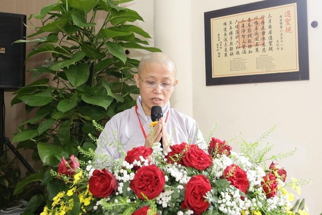 Ni sư Thích nữ Nguyệt Chiếu báo cáo tổng kết nhiệm kỳ 2017-2022