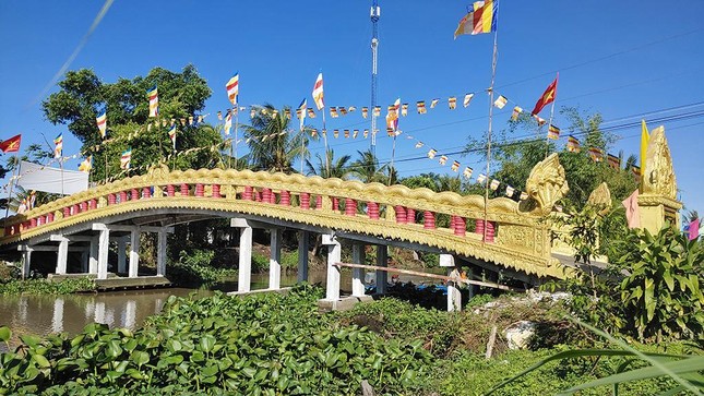 Cây cầu có kiến trúc đặc trưng văn hóa Khmer