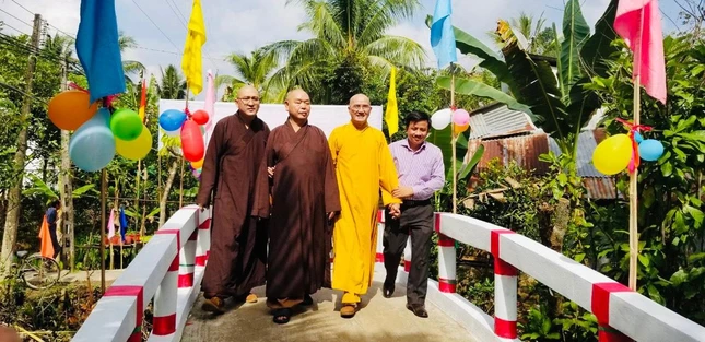 Cầu Long Hoa tại xã Lục Sĩ Thành được đưa vào sử dụng Cầu Long Hoa tại xã Lục Sĩ Thành được đưa vào sử dụng