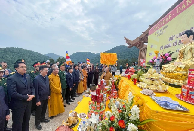Lễ cầu nguyện cho công trình đặt long cốt chính điện, Tổ đường chùa Trúc Lâm Đảo Trần Lễ cầu nguyện cho công trình đặt long cốt chính điện, Tổ đường chùa Trúc Lâm Đảo Trần