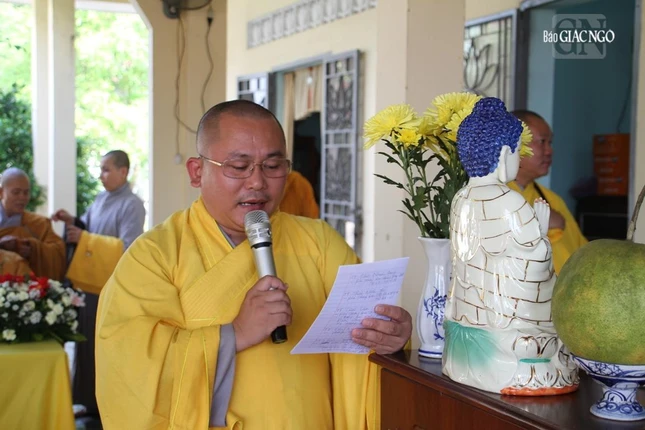 Đại đức Thích Minh Chánh dâng lời tác bạch Đại đức Thích Minh Chánh dâng lời tác bạch