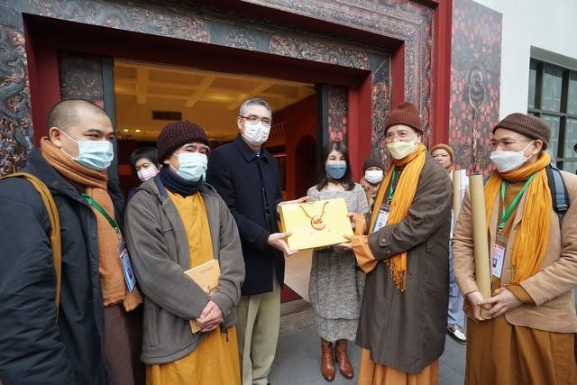 Thăm Bộ Văn hóa Đài Loan, tặng quà lưu niệm Thăm Bộ Văn hóa Đài Loan, tặng quà lưu niệm