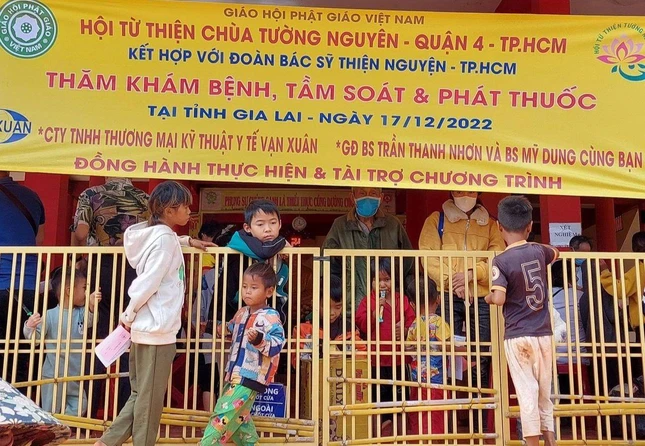 Khu vực khám bệnh cho bà con tại Gia Lai - Ảnh: TN