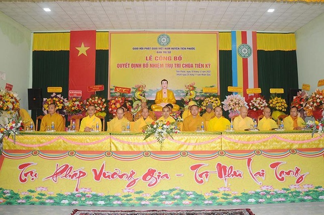 Chư tôn đức chứng minh và tham dự buổi lễ