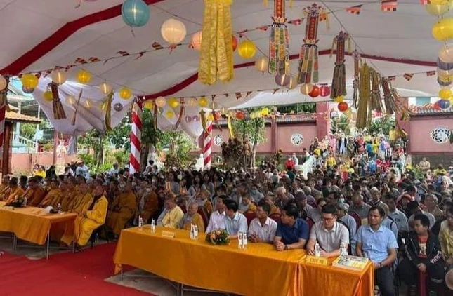 Chư Tăng, Phật tử, đại diện các cơ quan hữu quan tham dự