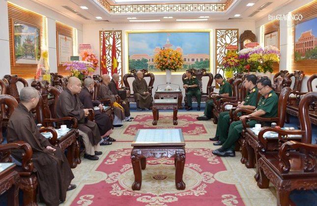 Bộ Tư lệnh TP.HCM tiếp thân mật chư tôn đức Ban Thường trực Ban Trị sự TP.HCM