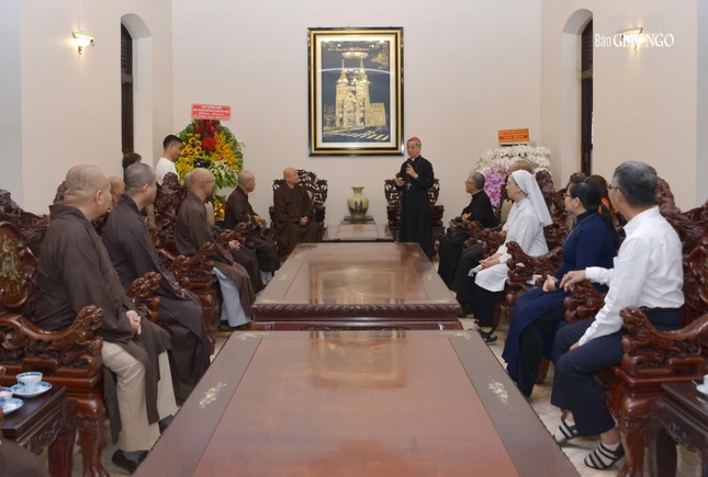 Tổng Giám mục Giuse Nguyễn Năng đáp từ, cảm ơn phái đoàn Ban Thường trực Ban Trị sự GHPGVN TP.HCM Tổng Giám mục Giuse Nguyễn Năng đáp từ, cảm ơn phái đoàn Ban Thường trực Ban Trị sự GHPGVN TP.HCM