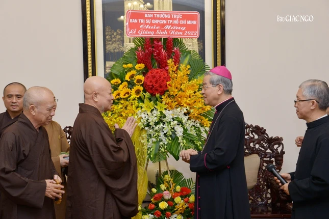 Hòa thượng Trưởng ban Trị sự TP.HCM chia sẻ trong lý tưởng bác ái của Công giáo và lý tưởng từ bi của Phật giáo cùng gặp nhau để phục vụ nhân sinh Hòa thượng Trưởng ban Trị sự TP.HCM chia sẻ trong lý tưởng bác ái của Công giáo và lý tưởng từ bi của Phật giáo cùng gặp nhau để phục vụ nhân sinh