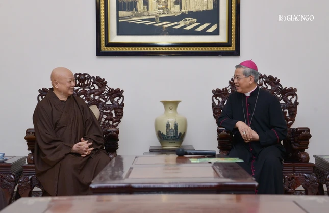 Hòa thượng Trưởng ban Trị sự Phật giáo TP.HCM và ngài Tổng Giám mục chia sẻ thân mật tại buổi gặp, chúc mừng Giáng sinh 2022 Hòa thượng Trưởng ban Trị sự Phật giáo TP.HCM và ngài Tổng Giám mục chia sẻ thân mật tại buổi gặp, chúc mừng Giáng sinh 2022