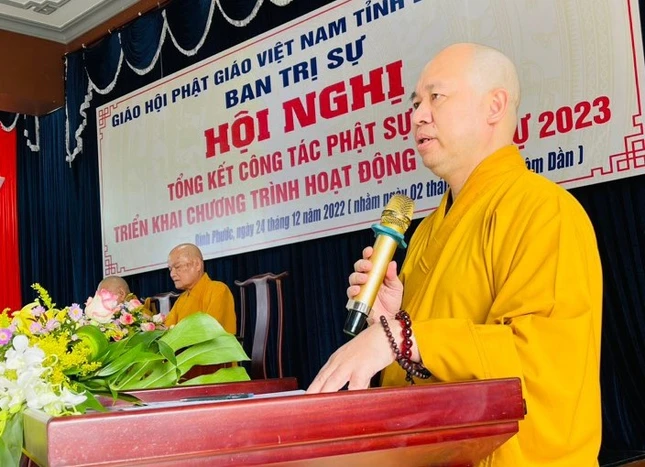 Thượng tọa Thích Đức Thiện, Trưởng ban Tổ chức phát biểu khai mạc