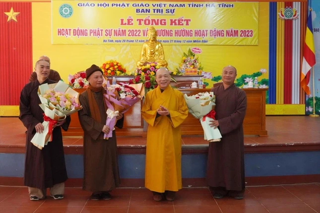 Hòa thượng Thích Bảo Nghiêm chúc mừng chư tôn đức được suy cử Ủy viên Hội đồng Trị sự