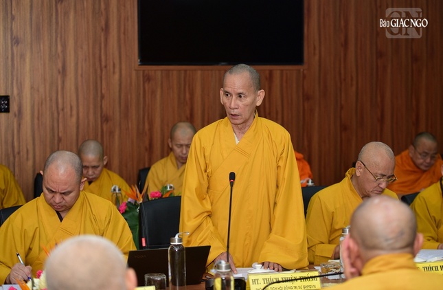 Hòa thượng Thích Thiện Thống trình dự thảo Quy chế hoạt động của Ban Thường trực Hội đồng Trị sự nhiệm kỳ 2022-2027
