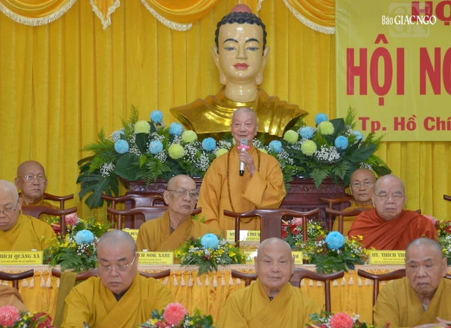 Đức Pháp chủ GHPVN ban đạo từ