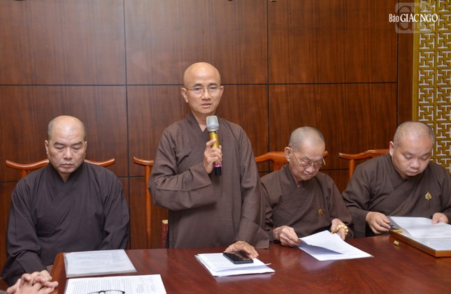 Thượng tọa Thích Thiện Quý phát biểu tại hội nghị