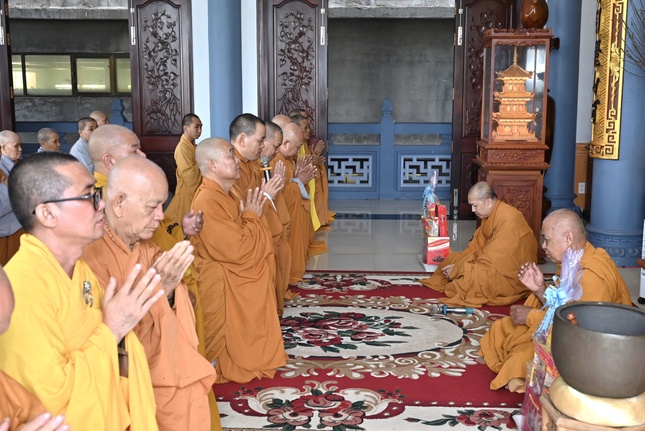 Khánh tuế chư tôn đức bên thềm Xuân Quy Mão