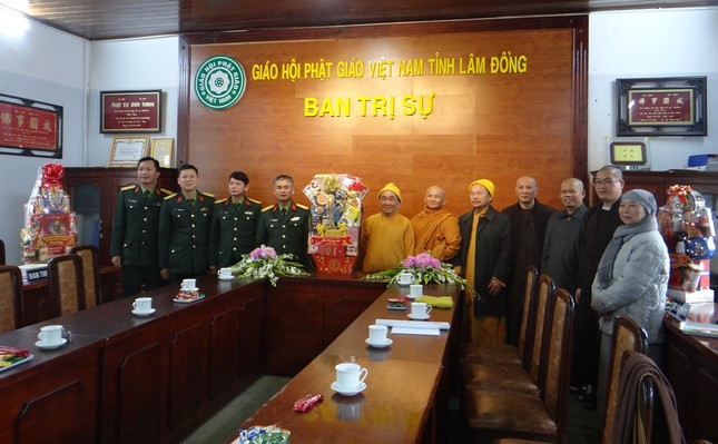 Lãnh đạo Đảng ủy - Bộ Chỉ huy Quân sự tỉnh thăm chúc Tết Ban Trị sự Phật giáo tỉnh