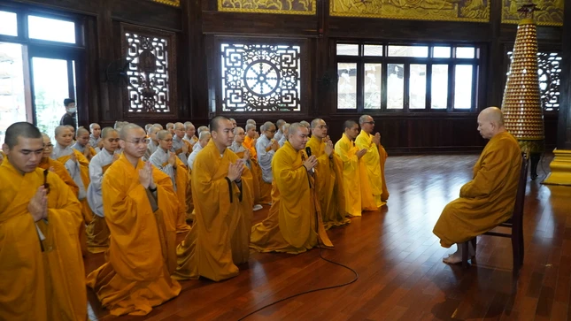 Tác bạch chúc Tết đến Hòa thượng Thích Minh Thành