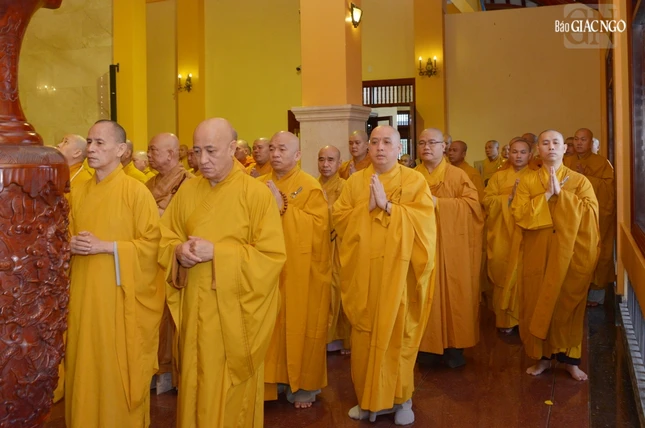 Chư tôn giáo phẩm Hội đồng Trị sự tham dự lễ tưởng niệm Chư tôn giáo phẩm Hội đồng Trị sự tham dự lễ tưởng niệm