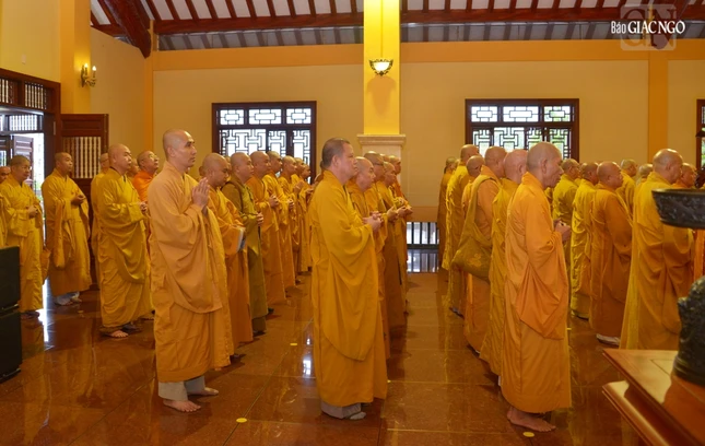 Đông đảo chư Tăng Ban Trị sự TP.Thủ Đức, 21 quận huyện tham dự Đông đảo chư Tăng Ban Trị sự TP.Thủ Đức, 21 quận huyện tham dự