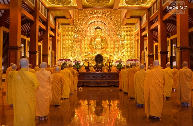 Đây là kỳ bố-tát, thính giới cuối năm Nhâm Dần của chư Tăng TP.HCM