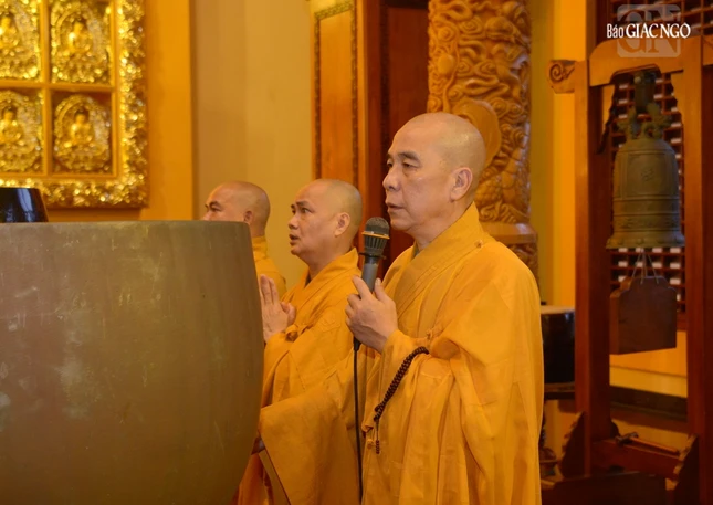 Bố-tát là nghi thức đặc thù của chúng xuất gia nhằm nuôi dưỡng các pháp thiện lành