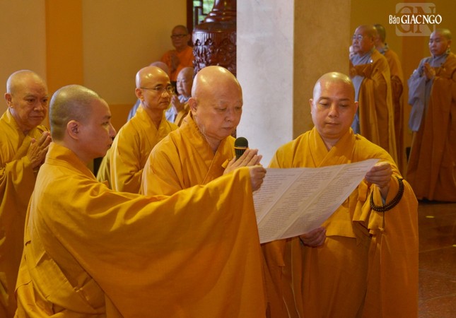 Hòa thượng Thích Lệ Trang cung tuyên đạo nghiệp cố Trưởng lão Hòa thượng Thích Thiện Hoa