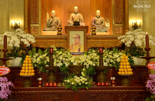 Di ảnh Trưởng lão Hòa thượng Thích Thiện Hoa tại Việt Nam Quốc Tự Di ảnh Trưởng lão Hòa thượng Thích Thiện Hoa tại Việt Nam Quốc Tự