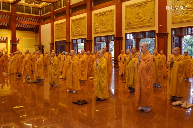 Sống trong tinh thần của giới luật, nuôi dưỡng các pháp thiện lành