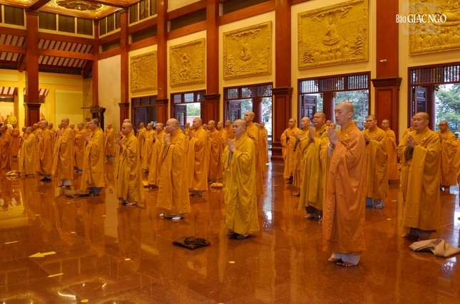 Sống trong tinh thần của giới luật, nuôi dưỡng các pháp thiện lành