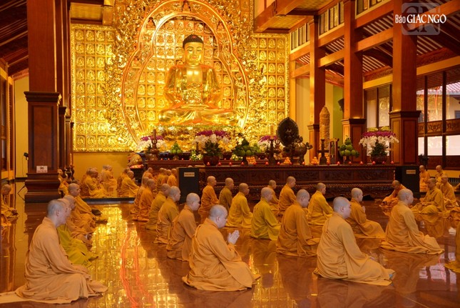 Chư Tăng sống trong thanh tịnh, duy trì mạng mạch của Phật pháp