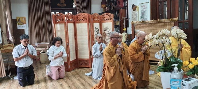 Thượng tọa Thích Chúc Phú tác bạch chúc Tết đến Hòa thượng Viện trưởng Viện Nghiên cứu Phật học VN tại Pháp viện Minh Đăng Quang Thượng tọa Thích Chúc Phú tác bạch chúc Tết đến Hòa thượng Viện trưởng Viện Nghiên cứu Phật học VN tại Pháp viện Minh Đăng Quang