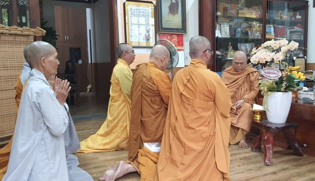 Hòa thượng Thích Giác Toàn ban đạo từ Hòa thượng Thích Giác Toàn ban đạo từ