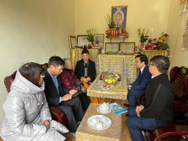 Chúc Tết gia đình mẹ Nguyễn Thị Bé, 82 tuổi