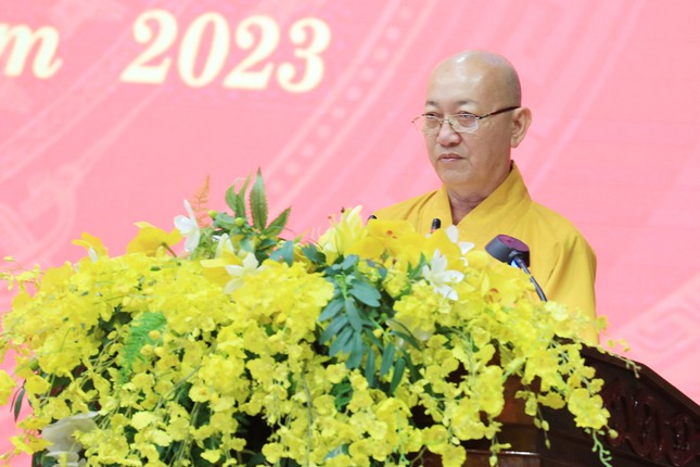 Thượng tọa Thích Quảng Tâm thông tin đôi nét về thành tựu của Phật giáo tỉnh trong năm qua