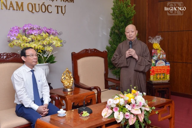 Hòa thượng Thích Lệ Trang cảm ơn lãnh đạo Thành ủy đến thăm, chúc mừng Tết cổ truyền