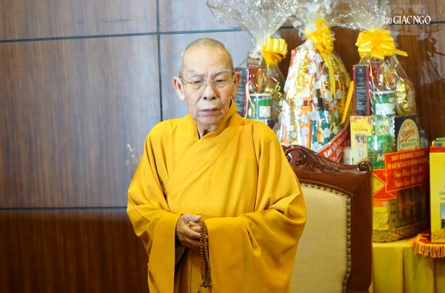 Hòa thượng Thích Thiện Đức cảm ơn chư Ni đến thăm, chúc Tết đến Ban Trị sự GHPGVN TP.HCM