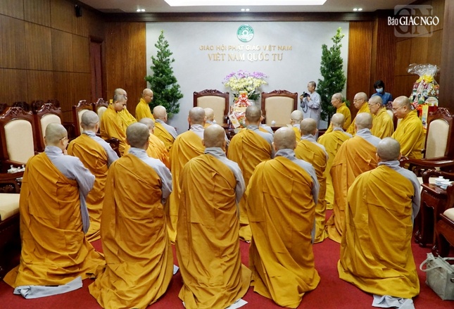 Thành kính đảnh lễ chư tôn đức nhân Tết cổ truyền