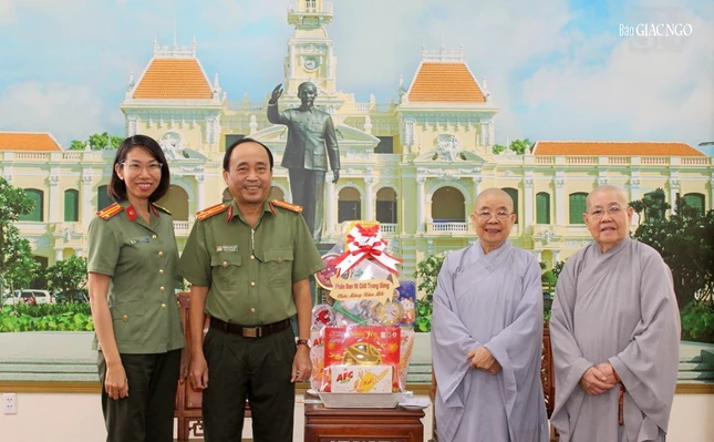 Ni trưởng Thích nữ Nhật Khương, Ni trưởng Thích nữ Từ Nhẫn chúc Tết tại Công an TP.HCM