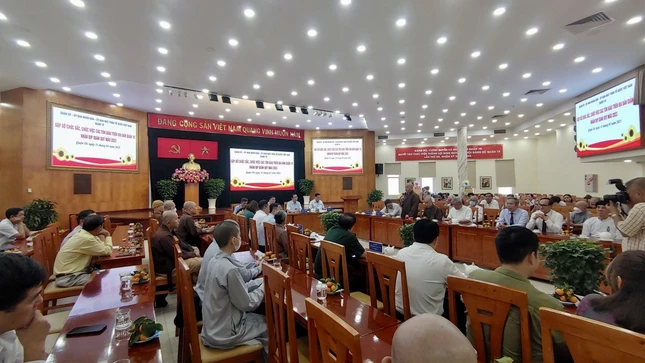 Quang cảnh buổi họp mặt do Quận ủy Quận 10 tổ chức