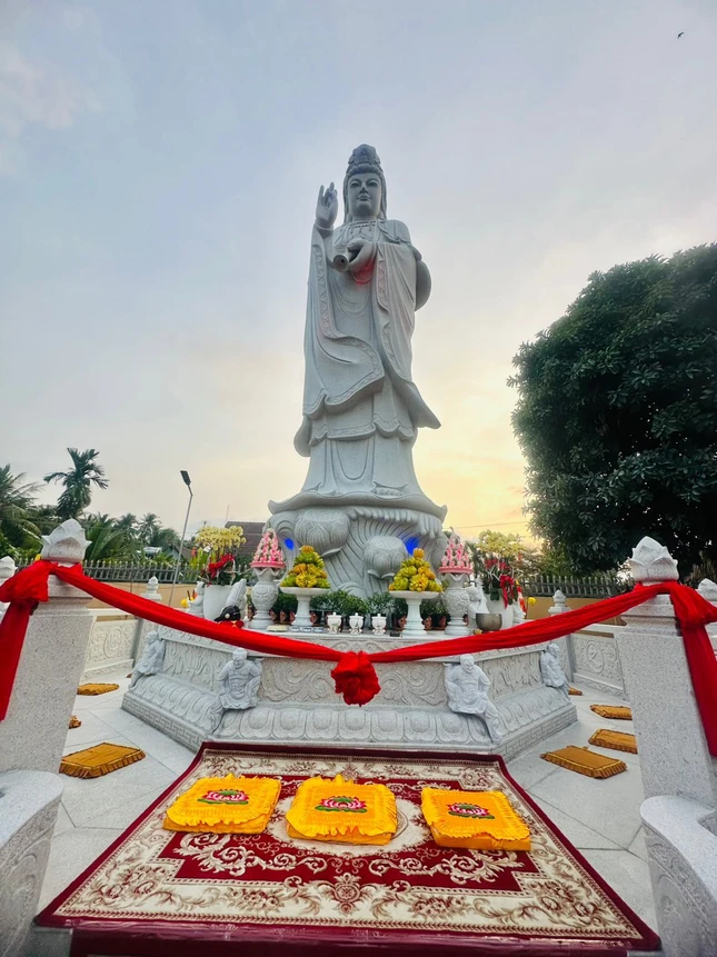 Tôn tượng Bồ-tát Quán Thế Âm cao 10 mét trong khuôn viên chùa Bảo Tâm