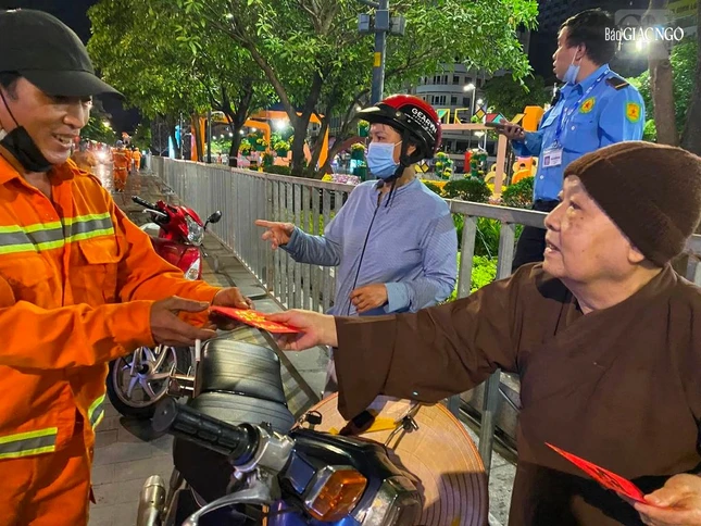 Chúc Tết, thăm hỏi gia đình công nhân