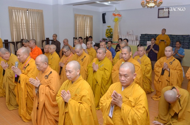 Chư tôn đức Hội đồng Trị sự, ban, viện Trung ương khánh tuế, chúc Tết