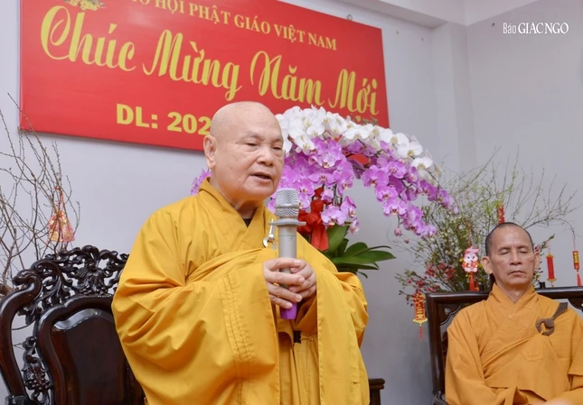 Hòa thượng Thích Thiện Nhơn khánh tuế đến Trưởng lão Hòa thượng Phó Pháp chủ