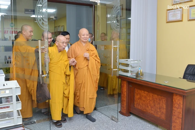 Thăm Văn phòng Ban Phật giáo Kiểm soát Thăm Văn phòng Ban Phật giáo Kiểm soát