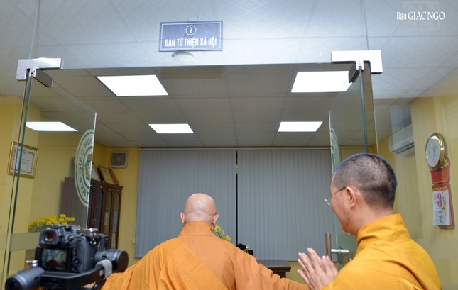 Thăm Văn phòng Ban Từ thiện - Xã hội